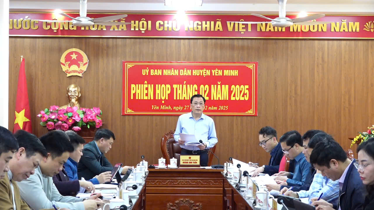 UBND huyện họp thường kì tháng 2 năm 2025