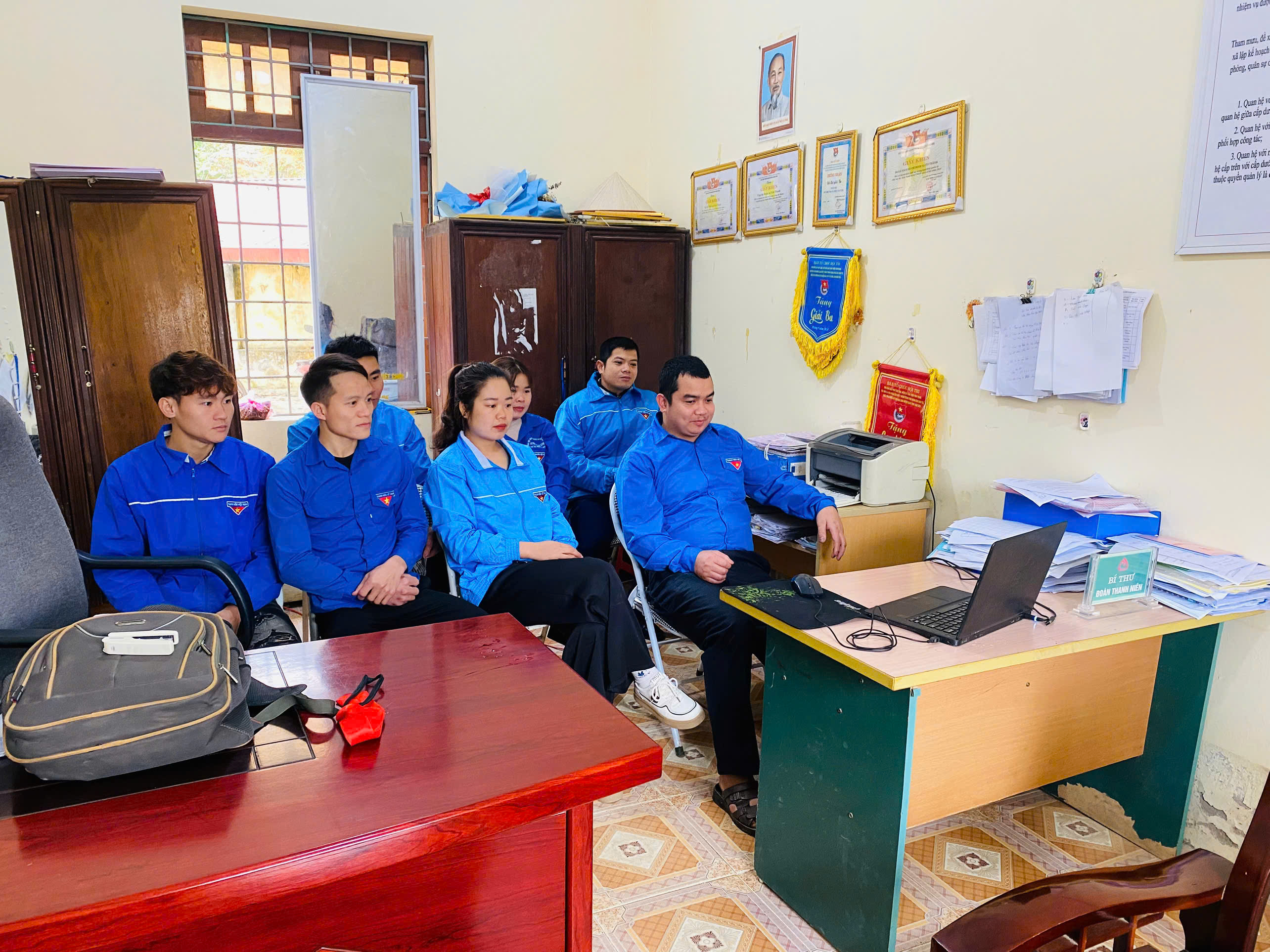 ĐOÀN VIÊN THANH NIÊN XÃ YÊN THÀNH TÍCH CỰC HỌC TẬP NGHỊ QUYẾT SỐ 57-NQ/TW QUA HÌNH THỨC TRỰC TUYẾN