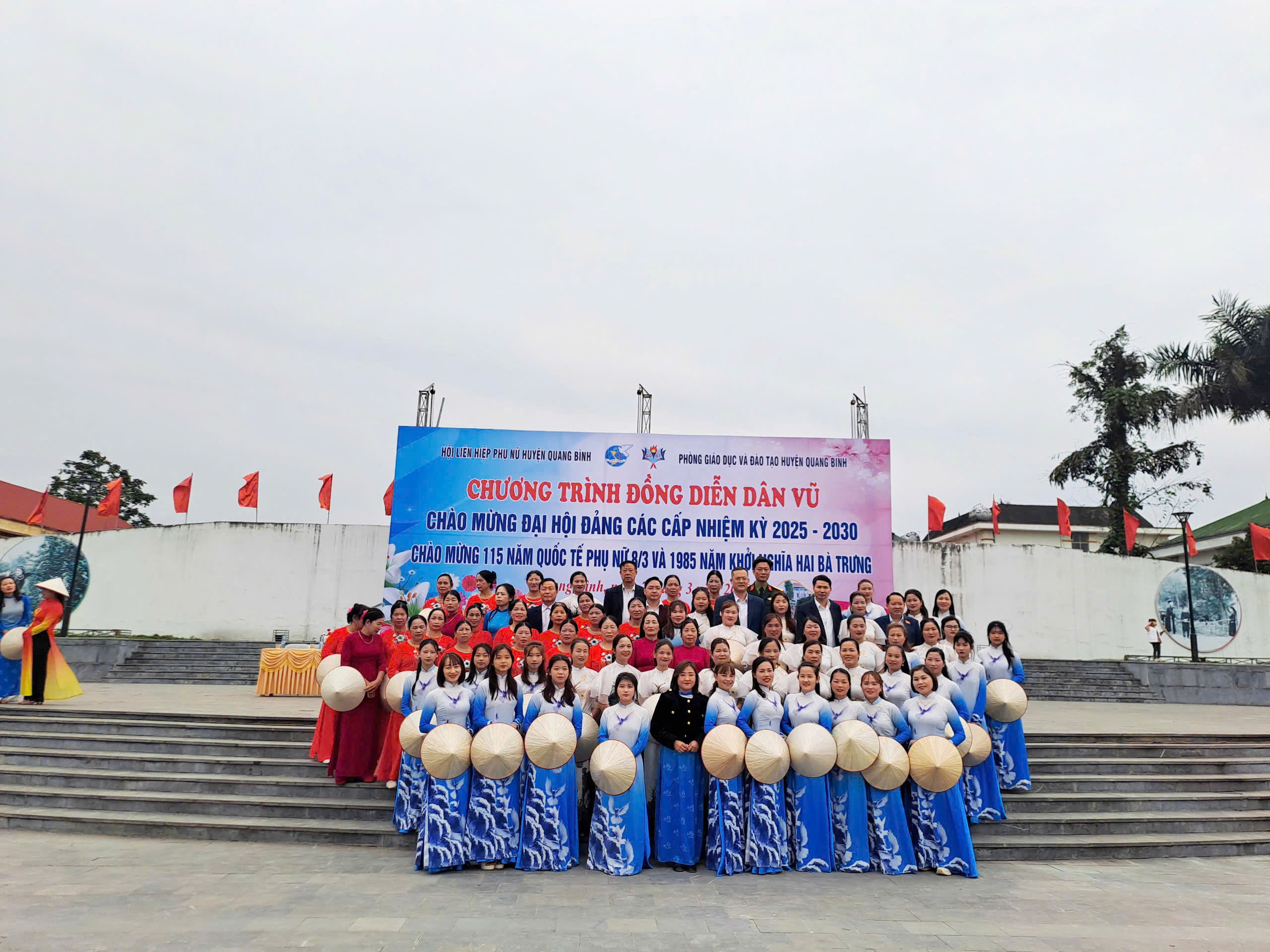 Hội liên hiệp phụ nữ xã Yên Thành tham gia đồng diễn dân vũ do  Hội LHPN huyện tổ chức.